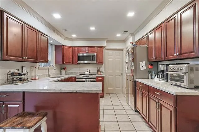 3 bed, 2.0 bath, 1800 sqft, $2,190 — Photo 4