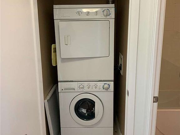 5th image of 3391 Bloor St W #513