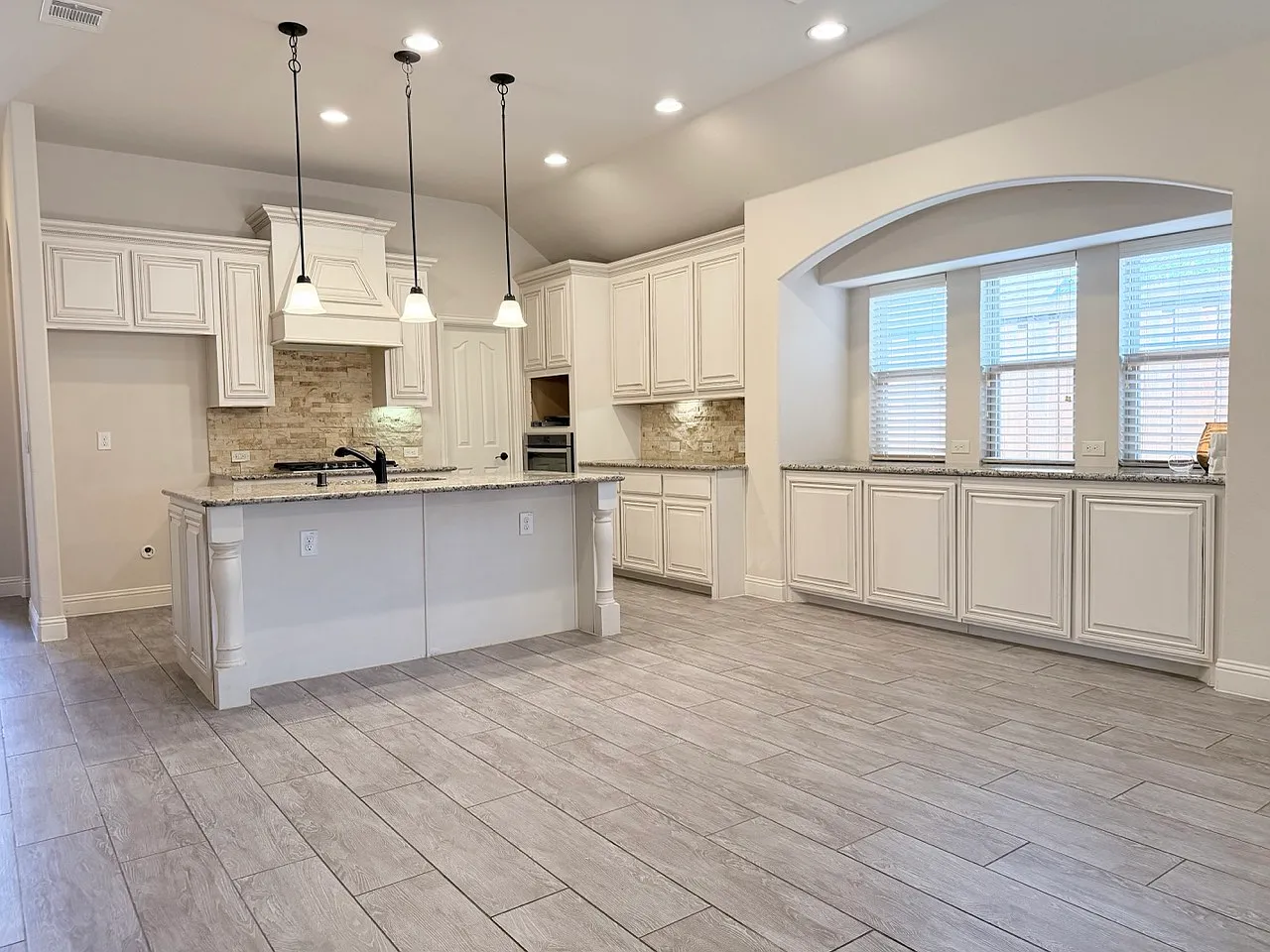4 bed, 2240 sqft, $2,350 — Photo 4