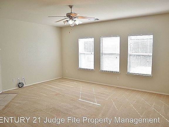 3rd image of 820 Starling Ln