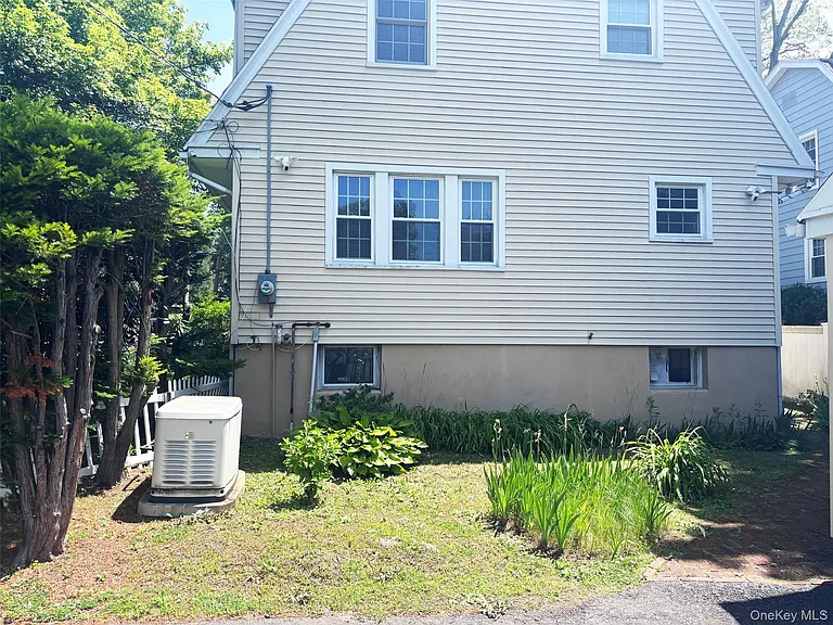 53 Ogden Ave — Photo 17