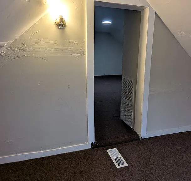 793 Boulevard St — Photo 32