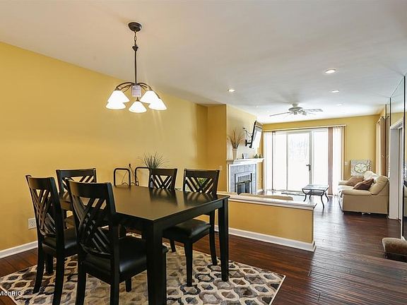 4th image of 501 N Whittaker St APT 15
