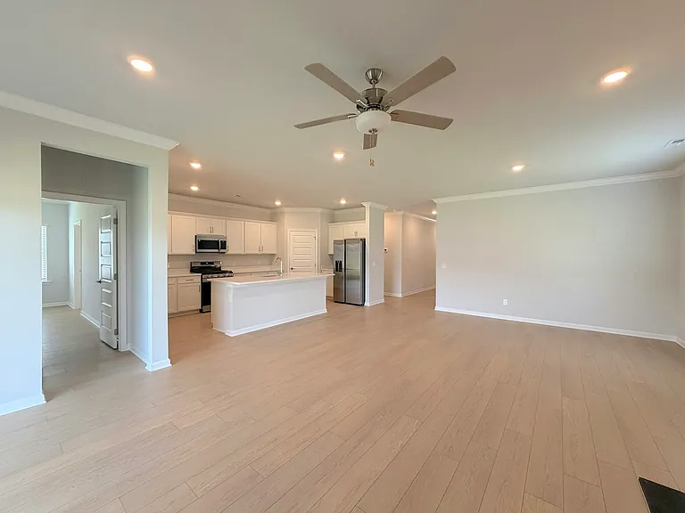 121 Clift Creek Dr — Photo 5