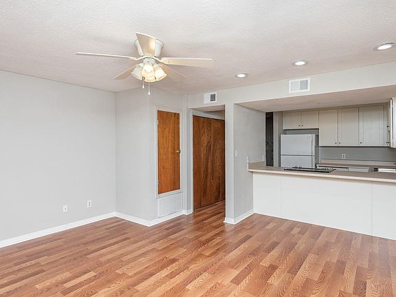 4th image of 605 N 63rd Ave