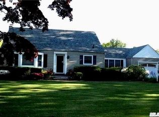 30 47th St, Islip, NY 11751