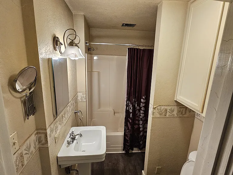 146 Lee St #1 — Photo 10