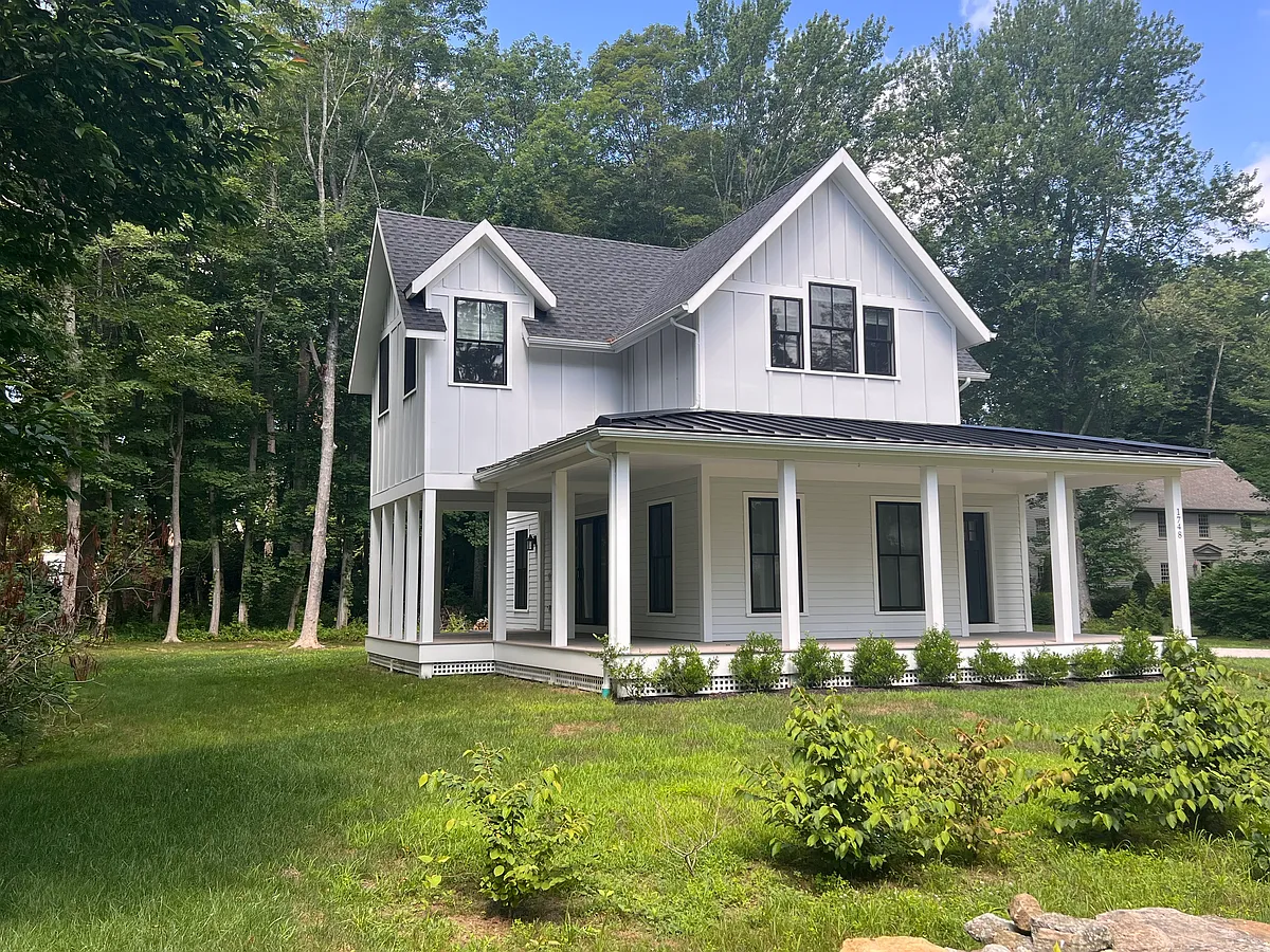 Building Photo - 1748 South Rd