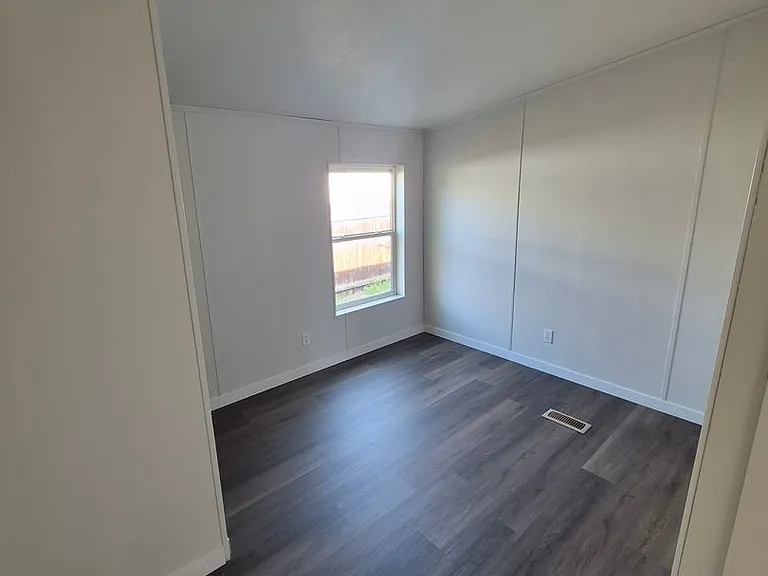 341-343 NW Hemlock Ct — Photo 19