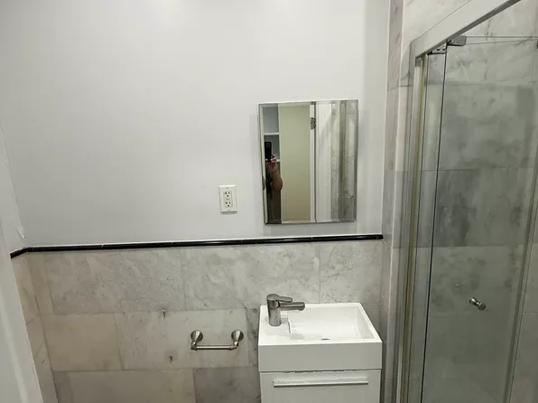 2640 Broadway image 1 of 6