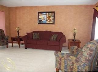 4th image of 4067 Delphine Dr
