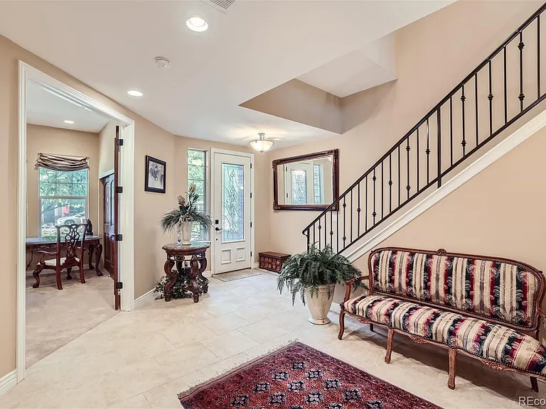 10104 Inverness Main St — Photo 3