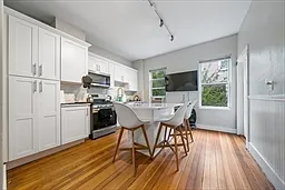 3 bed, 1.0 bath, 1000 sqft, $2,900 — Photo 2