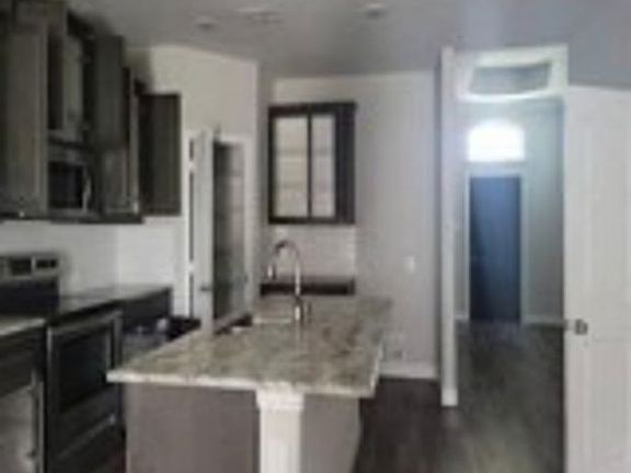 3rd image of 631 Comal Dr