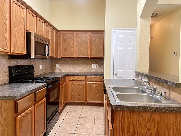 1213 Redman Ave — Photo 10