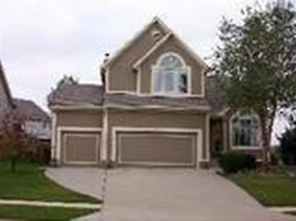 21805 W 54th St, Shawnee, KS 66226