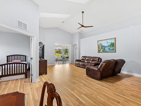 3rd image of 69 Raintree Cir