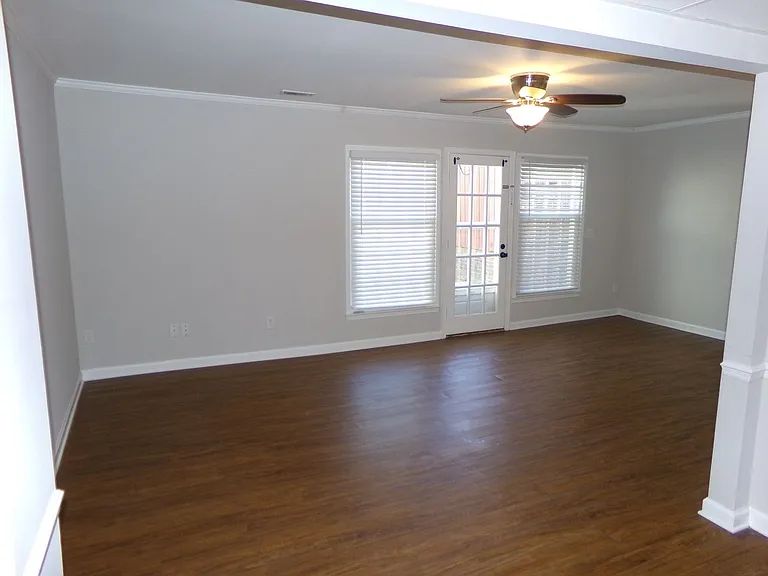 3915 B Valley Ct — Photo 6