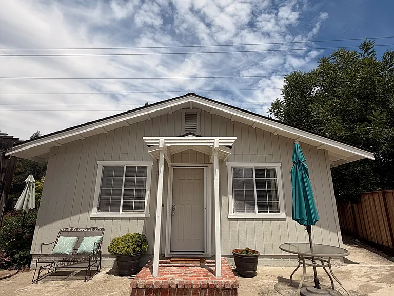 Hazelhurst Ct — Photo 1