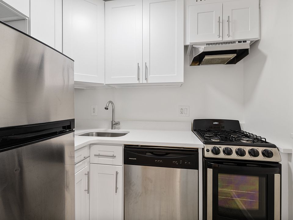 1st image of 123 E 54th St APT 5A