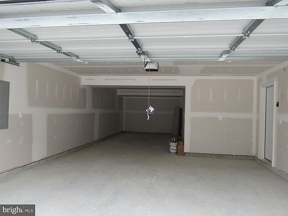 5th image of 20509 Helm St #8