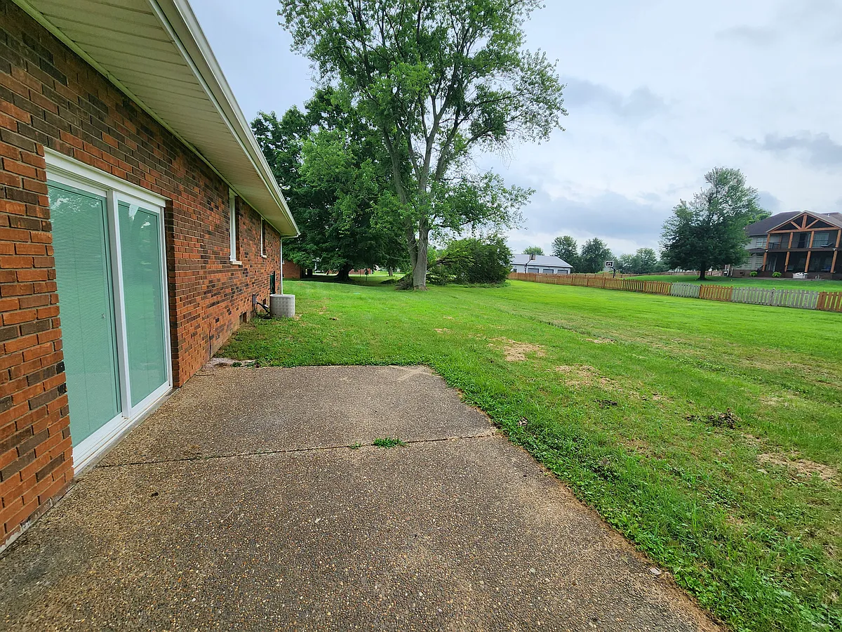 Building Photo - 8377 Oak Grove Rd