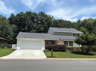 276 W Meadowland Ln, Sterling, VA 20164