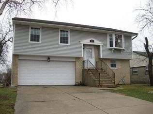 511 E Schaumburg Rd, Streamwood, IL 60107