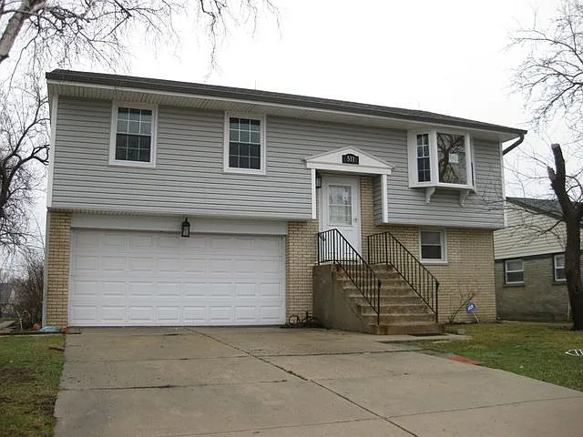 511 E Schaumburg Rd photo 1