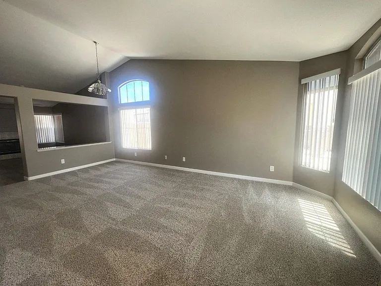 1929 Blue Ribbon Dr — Photo 3