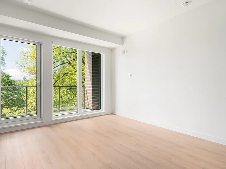 133 W 49th Ave #413 — Photo 4