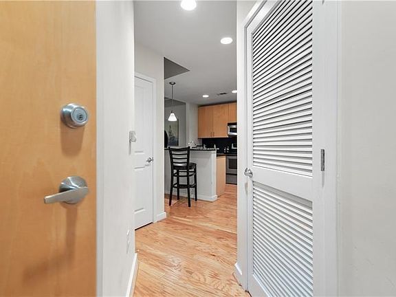 3rd image of 250 Pharr Rd NE APT 607