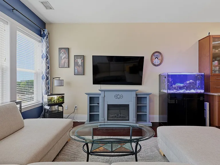 619 N 4th St #301 — Photo 7