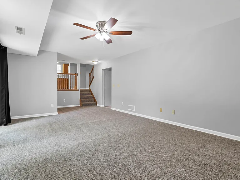 933 Briaro St — Photo 8