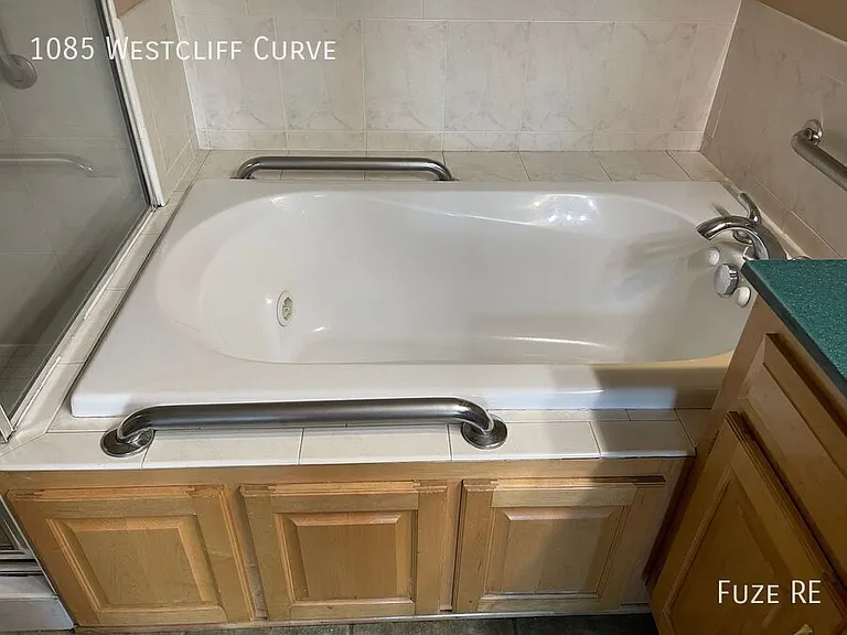 1085 Westcliff Curv — Photo 9