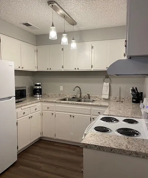Shasta Villa Apartments — Photo 22