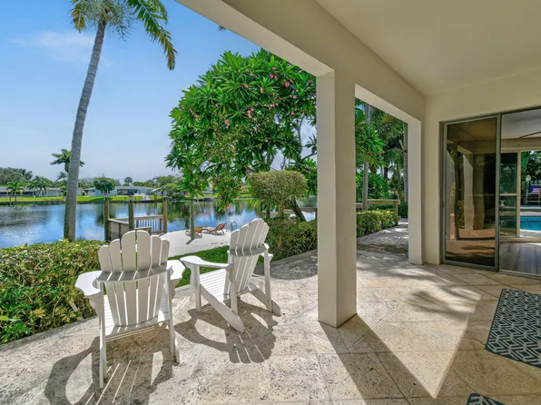 8110 W Lake Dr, Lake Clarke Shores, FL 33406