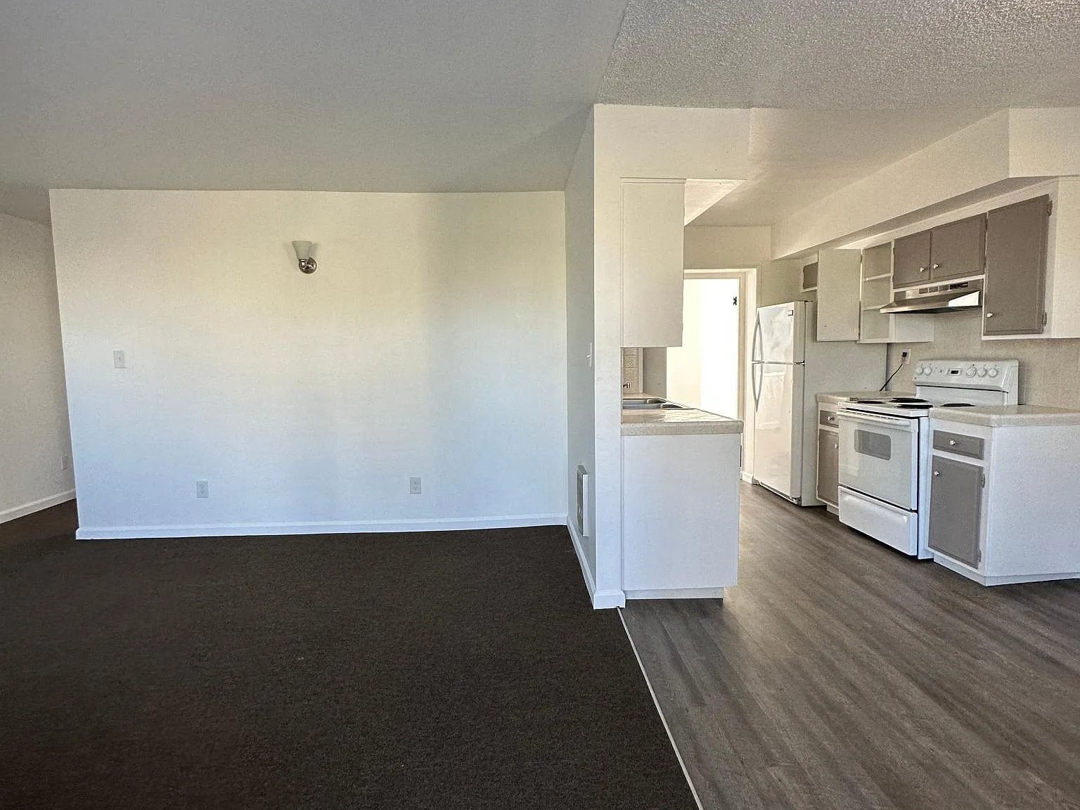 Acacia Ave — Photo 3