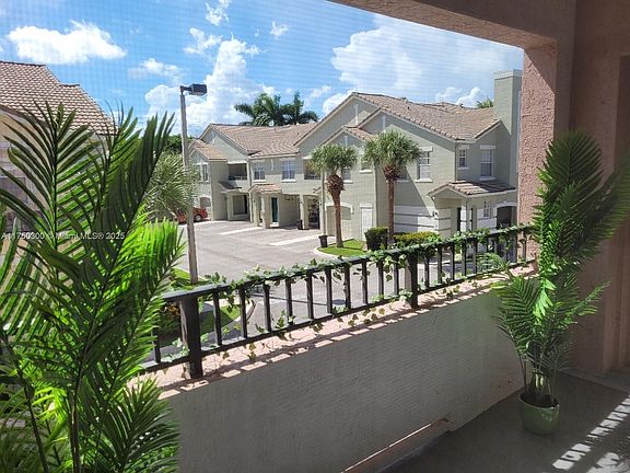 5th image of 902 Belmont Pl #902