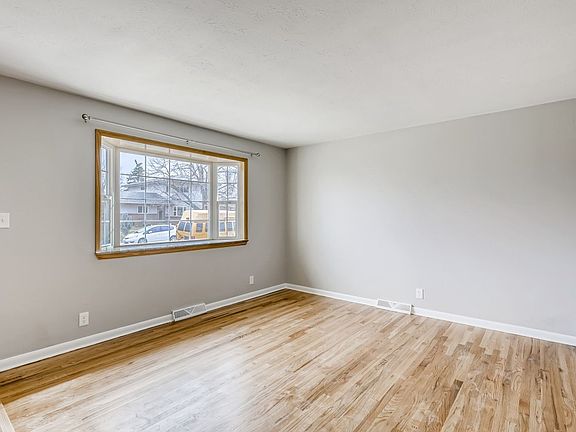 4th image of 835 38th St