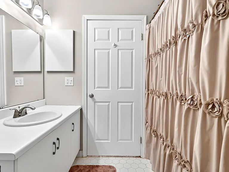 554 Adirondack Ct — Photo 13