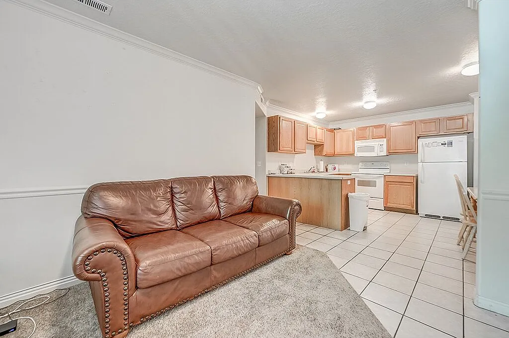 4 bed, 1056 sqft, $539 — Photo 4