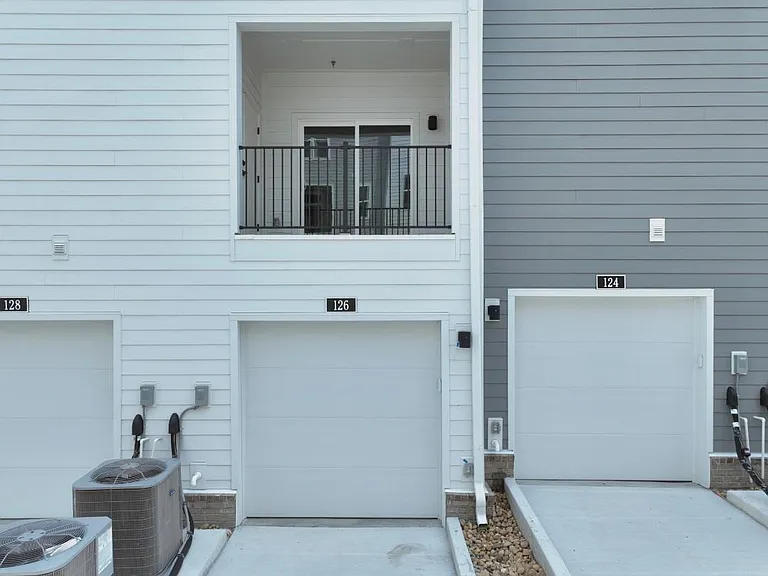 126 Zola Aly — Photo 45
