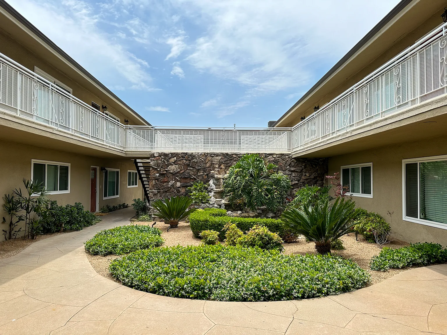 2 bed, $2,595 — Photo 4