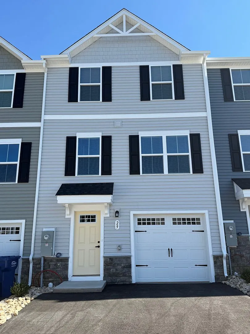 Brand-New 3-Bedroom Townhome in the Ridgeview Community — Photo 1