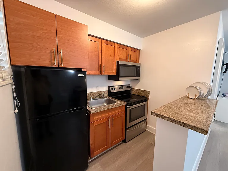 3226 NE 12th St #8 — Photo 6