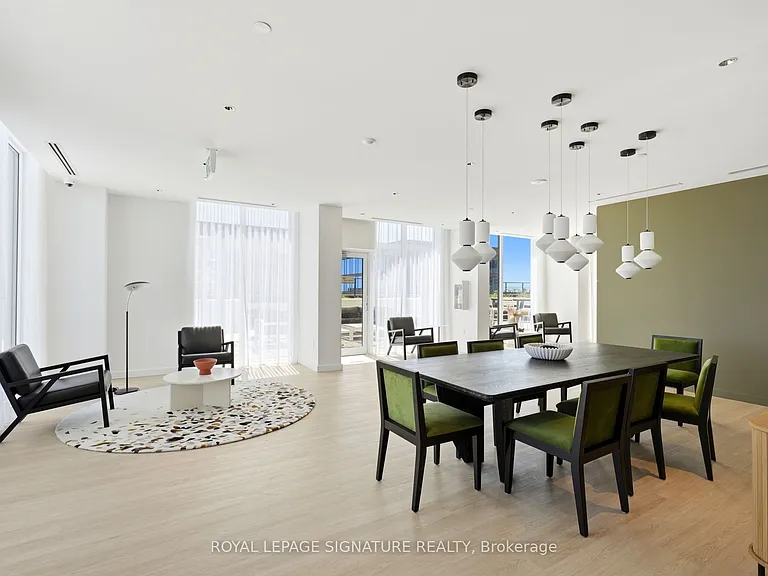 15 Richardson St #818 — Photo 16