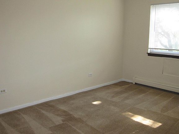 5th image of 1120 Copperfield Ln APT C