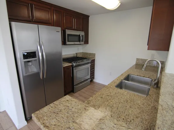 11925 Kling St APT 304, Valley Village, CA 91607
