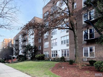 2160 Center Ave APT 2M, Fort Lee, NJ, 07024